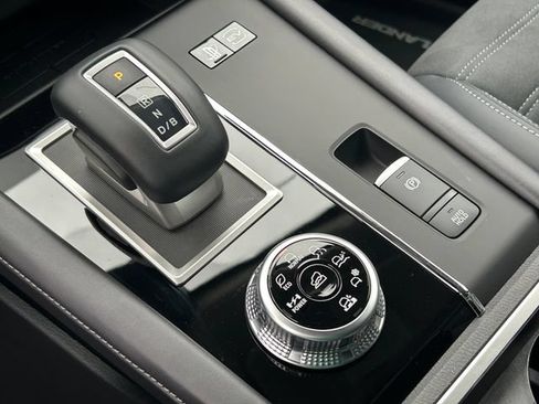 Used 2025 Mitsubishi Outlander SE AWD/4WD image 19