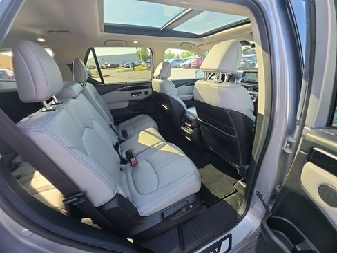 Certified 2024 Honda Pilot Touring image 32