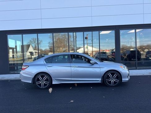 Used 2017 Honda Accord Sport image 2