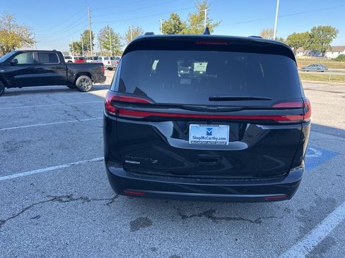 New 2026 Chrysler Pacifica Select image 25