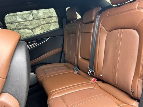 Used 2023 Lincoln Nautilus Reserve w/ Equipment Group 202A AWD/4WD image 9