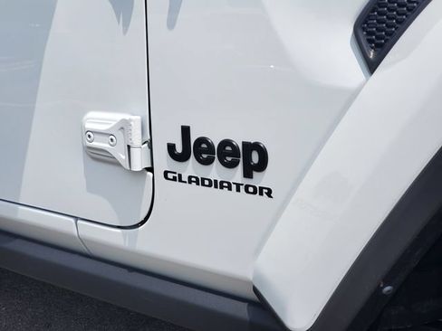Used 2021 Jeep Gladiator Sport AWD/4WD image 28