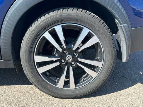 Used 2018 Nissan Kicks SV image 9