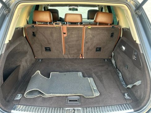 Used 2012 Volkswagen Touareg TDI image 9