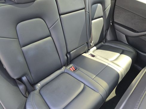 Used 2021 Tesla Model Y Long Range image 21