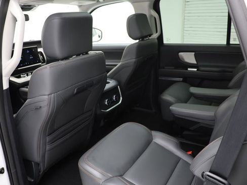 Used 2025 Ford Expedition Active image 12