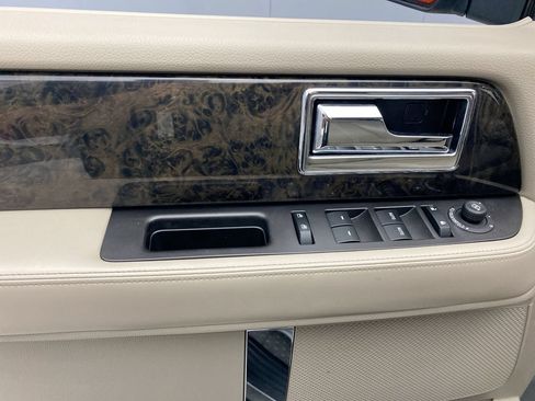Used 2017 Lincoln Navigator Select AWD/4WD image 12