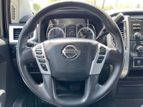 Used 2017 Nissan Titan SV RWD image 25