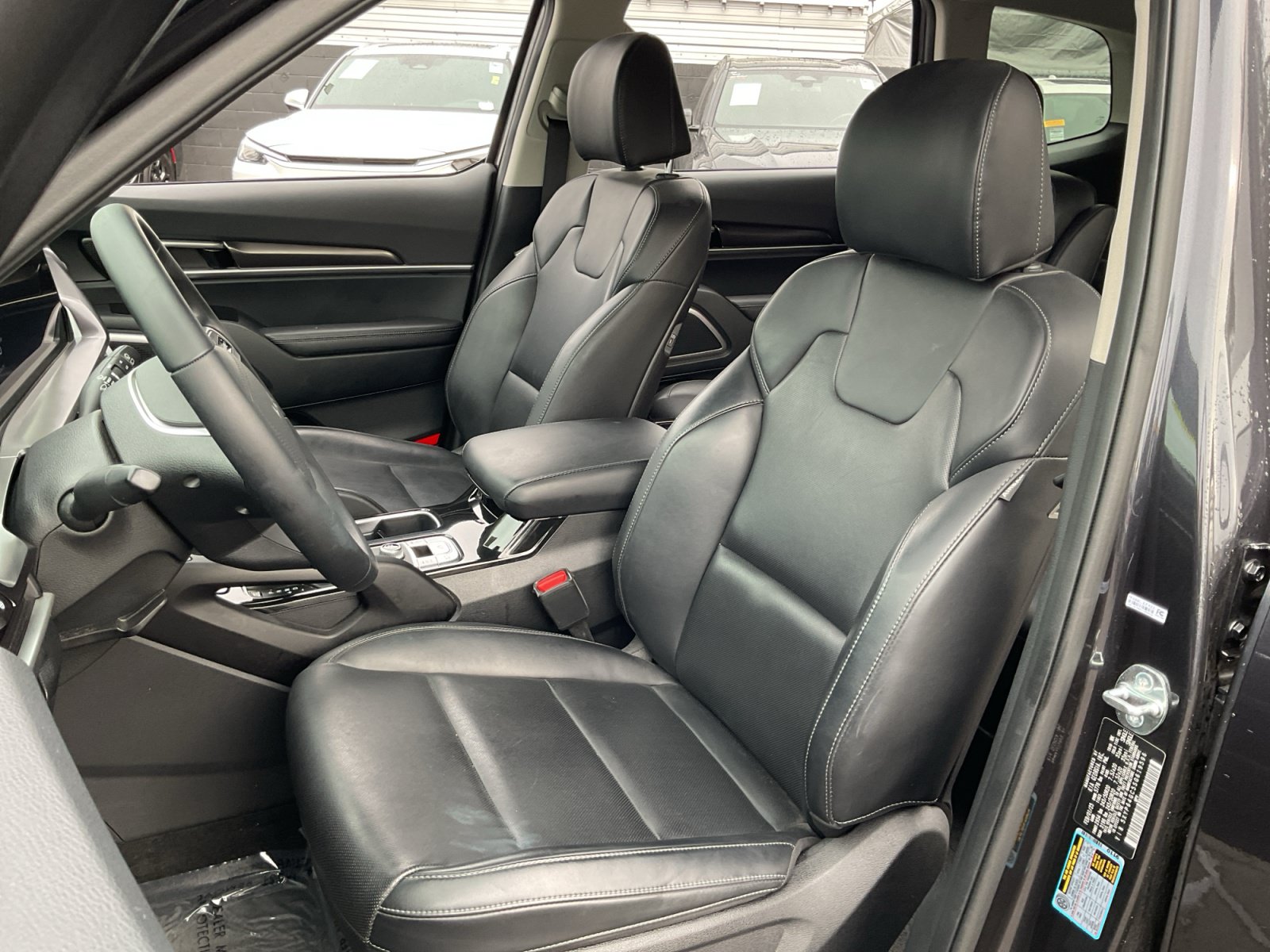 Used 2025 Kia Telluride S FWD image 18