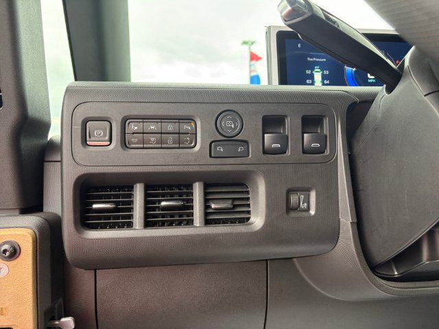 Used 2024 Chevrolet Brightdrop 400 w/ Commercial Equipment Package AWD/4WD image 18