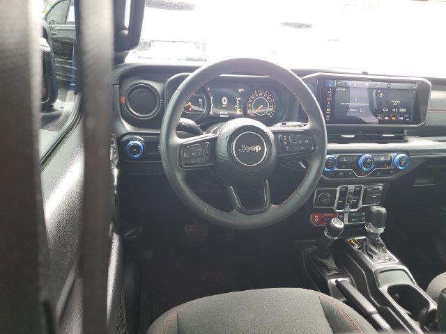 Used 2024 Jeep Wrangler Unlimited Rubicon AWD/4WD image 11