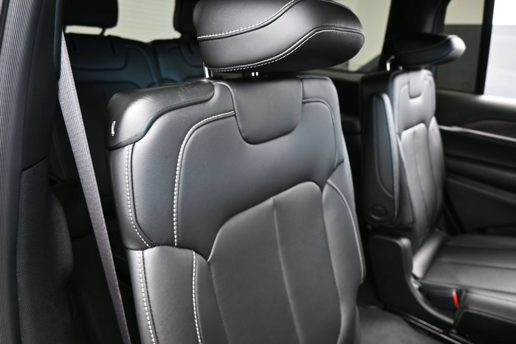 Used 2025 Jeep Grand Cherokee L Limited RWD image 41
