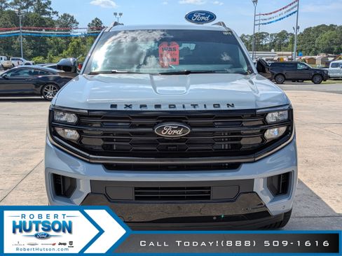 New 2026 Ford Expedition Platinum w/ Stealth Performance Package AWD/4WD image 4