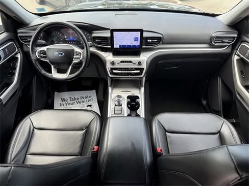 Used 2022 Ford Explorer XLT w/ Equipment Group 202A image 25