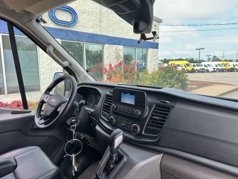 Used 2022 Ford Transit 350 DRW RWD image 12