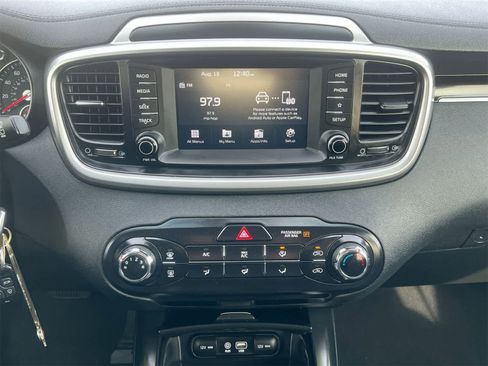 Used 2020 Kia Sorento LX image 28