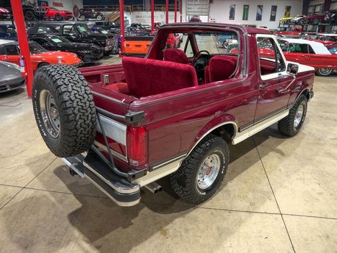 Used 1990 Ford Bronco XLT 2dr 4WD SUV image 16