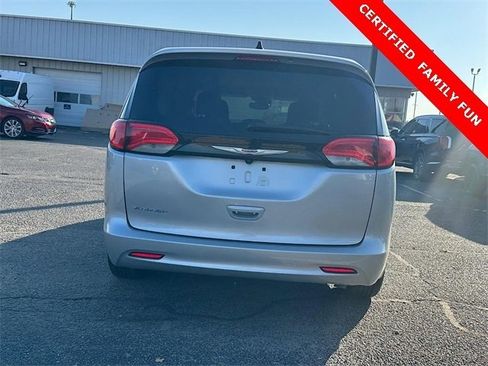 Used 2024 Chrysler Voyager LX image 6