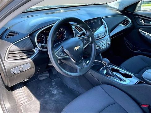 Used 2025 Chevrolet Malibu LT FWD image 16