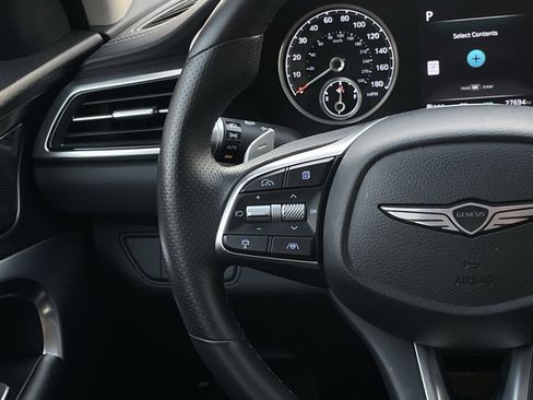 Used 2025 Genesis G70 2.5T image 13