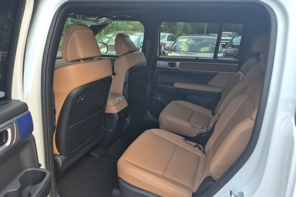 New 2027 Hyundai Santa Fe Limited FWD image 17