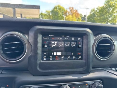 Used 2023 Jeep Wrangler Unlimited Sport AWD/4WD image 18
