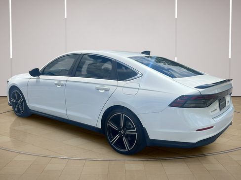 Used 2023 Honda Accord Sport image 3