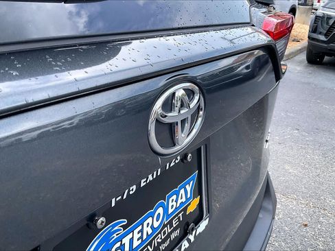 Used 2021 Toyota RAV4 XLE Premium FWD image 9