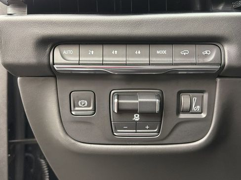 Used 2025 Cadillac Escalade Sport Platinum w/ LPO, ONYX Package image 27