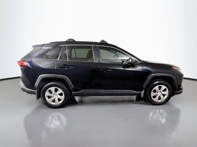 Used 2019 Toyota RAV4 LE FWD image 11