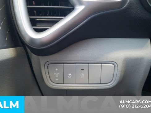 Used 2025 Kia Soul LX w/ LX Technology Package FWD image 32