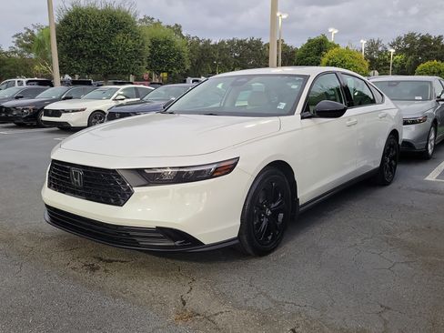 Certified 2025 Honda Accord SE image 3