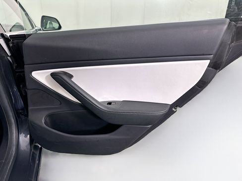 Used 2019 Tesla Model 3 Standard Range image 28