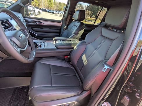 New 2026 Jeep Grand Wagoneer Limited w/ Premium Group II AWD/4WD image 18