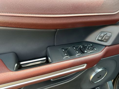 Used 2022 Ford Expedition Limited image 13