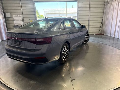 Used 2026 Volkswagen Jetta SE FWD image 5