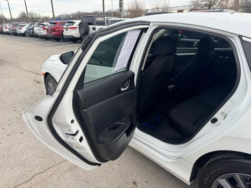 Used 2019 Honda Civic EX image 12