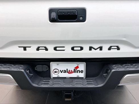 Used 2020 Toyota Tacoma SR5 image 32