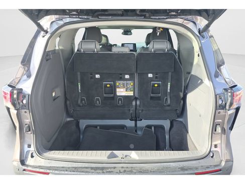 Used 2023 Toyota Sienna XLE FWD image 9