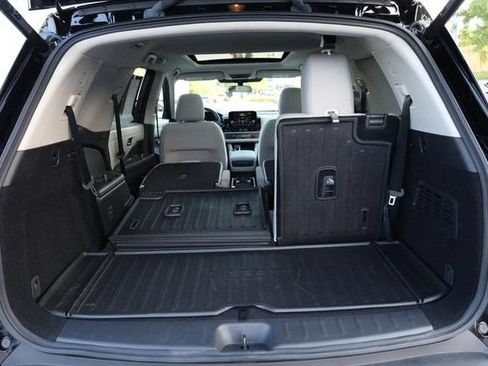 Certified 2025 Nissan Pathfinder SV w/ SV Premium Package AWD/4WD image 8