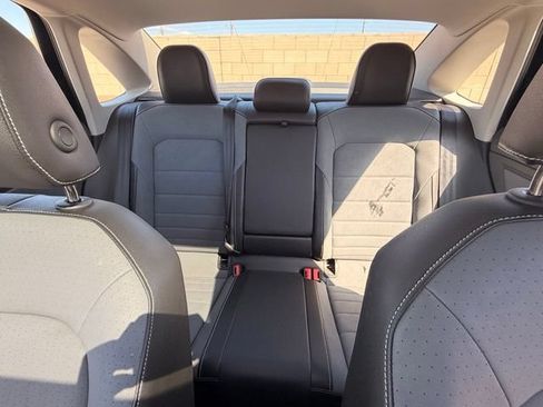 Used 2025 Volkswagen Jetta SE FWD image 16