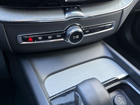 Used 2025 Volvo XC60 B5 Plus image 17