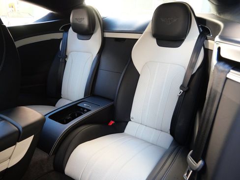 Used 2020 Bentley Continental GT image 17
