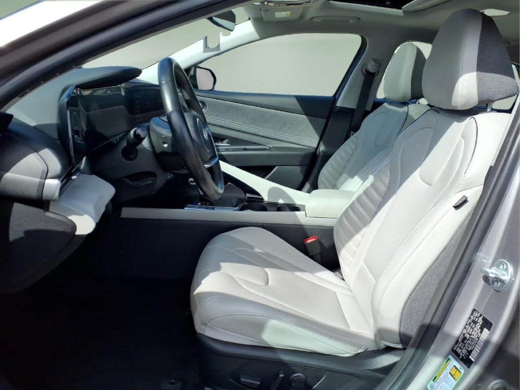 Used 2025 Hyundai Elantra Limited FWD image 18