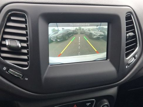 Used 2018 Jeep Compass Latitude w/ Popular Equipment Group FWD image 18