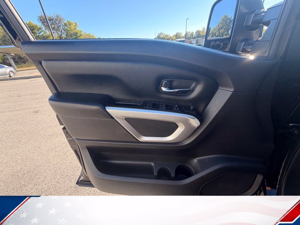 Used 2021 Nissan Titan SV w/ SV Convenience Package AWD/4WD image 16