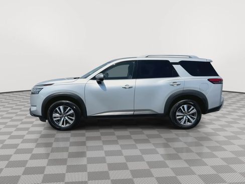 Used 2025 Nissan Pathfinder SL FWD image 5