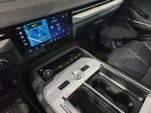 New 2025 Lincoln Navigator L Reserve w/ Jet Appearance Package image 31