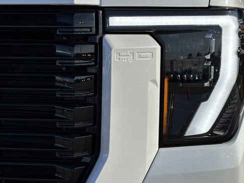 Used 2025 GMC Sierra 2500 Denali w/ Denali Reserve Package image 6