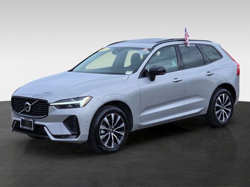 Used 2025 Volvo XC60 B5 Plus image 8